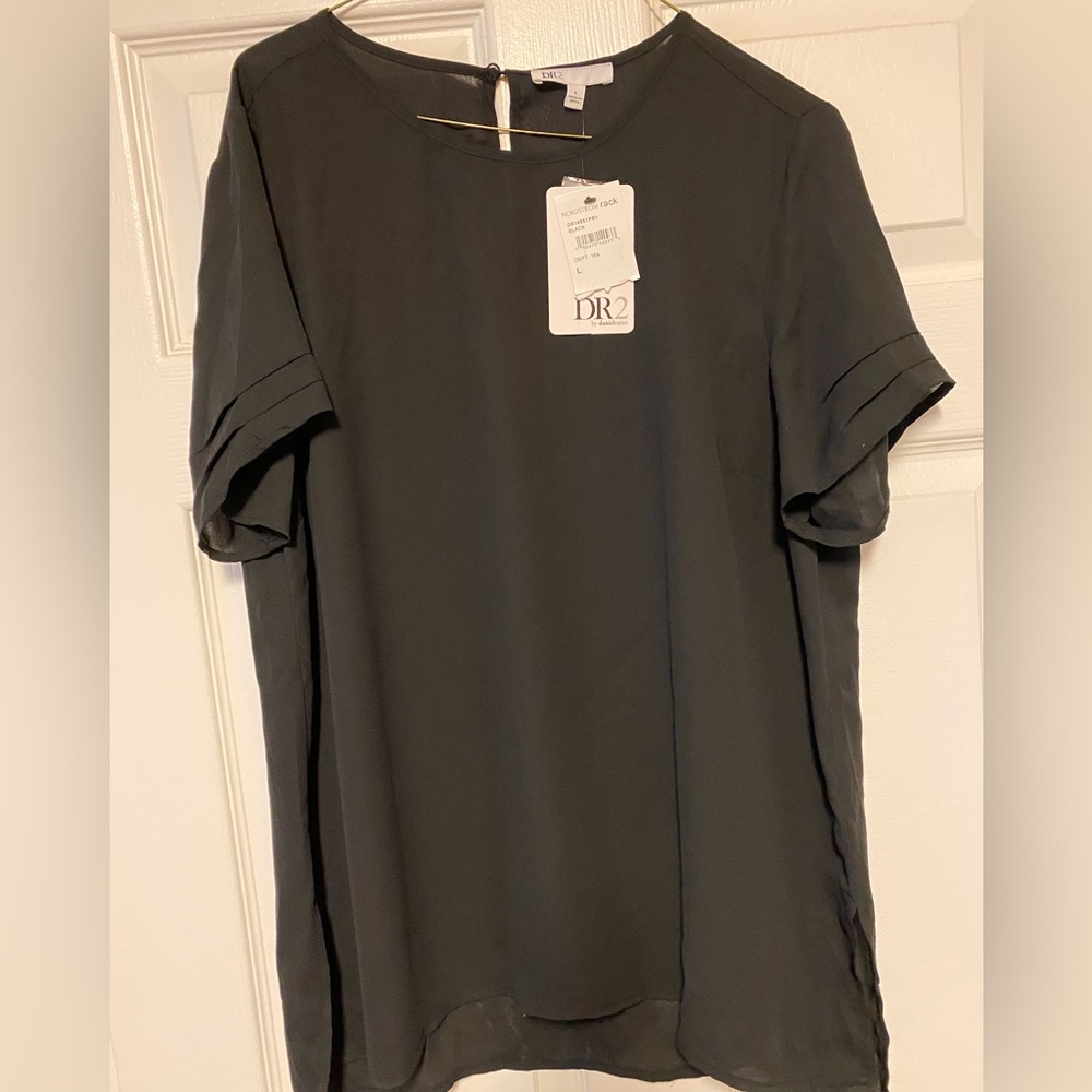 A set of 2 tunic style tops